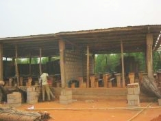 Schulgebäude im Bau